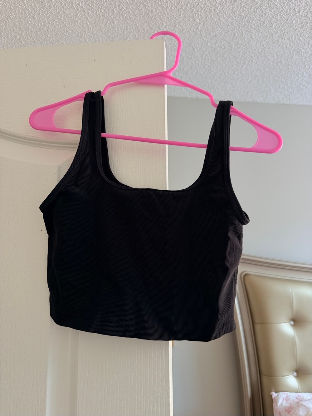 Aritzia Black Scoop Crop Tank Top